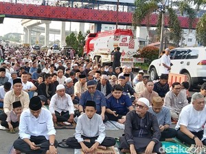 Muhammadiyah Lebaran Lebih Dulu, Ribuan Jemaah Salat Id di Palembang
