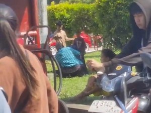 Antre BBM Sejak Subuh, Seorang Ibu Pingsan di SPBU Siantan Hilir Pontianak