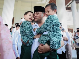 Momen Ahmad Luthfi Rayakan Lebaran Bareng Anak Panti-Komunitas Disabilitas