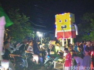 Warga Tumpah-ruah di Jalanan Karawang, Antusias Nonton Festival Bedug Ngadulag