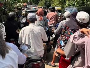 TPU Sudiang Makassar Dipadati Peziarah di Momen Idul Fitri, Lalin Macet