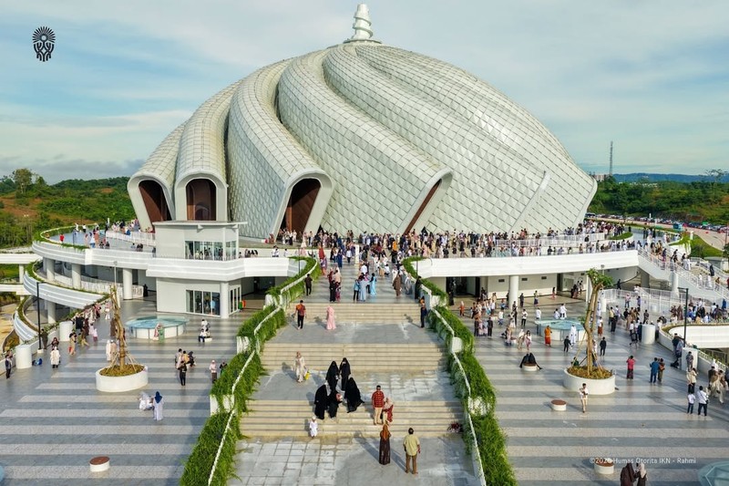 Masjid Negara di Ibu Kota Nusantara (IKN) untuk pertama kalinya menyelenggarakan Salat Idulfitri 1447 Hijriah pada 1 Syawal yang jatuh pada Sabtu (21/3/2026). (Dok. Humas Otorita Ibu Kota Nusantara)