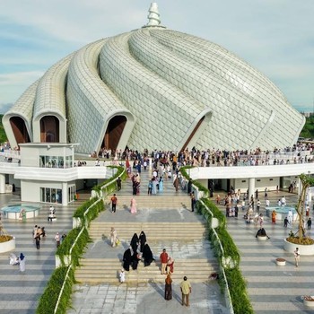 Masjid IKN Gelar Salat Idulfitri Perdana, Penampakannya Tak Terduga