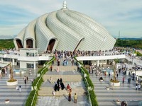 Masjid IKN Gelar Salat Idulfitri Perdana, Penampakannya Tak Terduga
