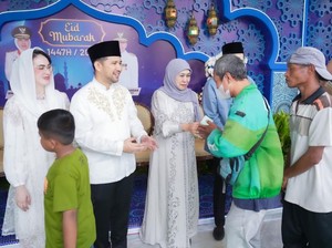 Cerita Siti Aminah Rutin Ikuti Open House di Grahadi Tanpa Alas Kaki