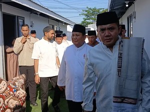 Kunjungi Huntara, Warga Memohon Prabowo Jamin Keamanan