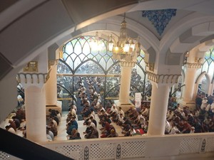 Ribuan Warga Salat Idul Fitri di Masjid Agung Medan