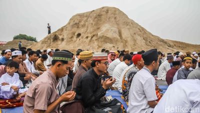 Salat Id di Pangkalan Pasir Dipadati Warga, Suasana Penuh Kebersamaan