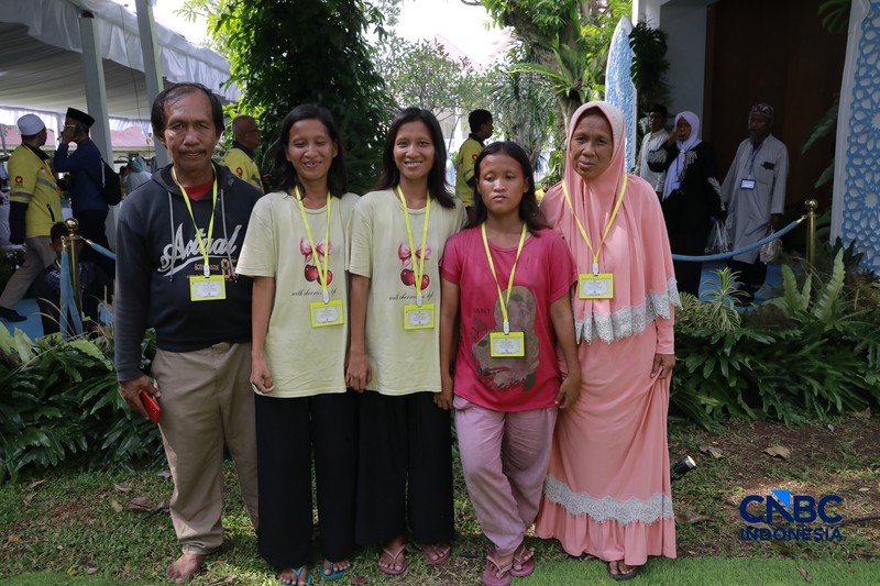Sejumlah warga menghadiri Halal bihalal bersama Presiden Prabowo Subianto di Istana Negara, Jakarta, Sabtu (21/3/2026). (CNBC Indonesia/Muhammad Sabki)