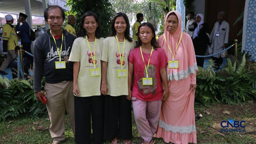 Sejumlah warga menghadiri Halal bihalal bersama Presiden Prabowo Subianto di Istana Negara, Jakarta, Sabtu (21/3/2026). (CNBC Indonesia/Muhammad Sabki)