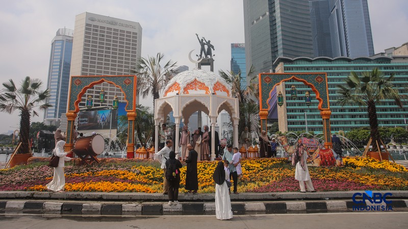 Suasana lengang arus lalu lintas saat Hari Raya Idulfitri 1447 H di Jakarta, Sabtu (21/3/2026). (CNBC Indonesia/Faisal Rahman)