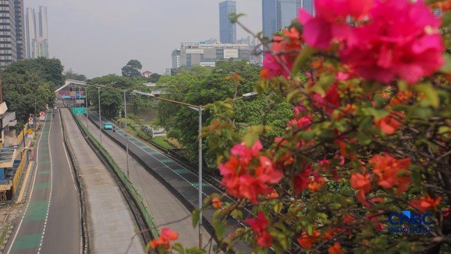 Penampakan Aneh di Jakarta, Sudirman Sampai Thamrin Kosong Melompong