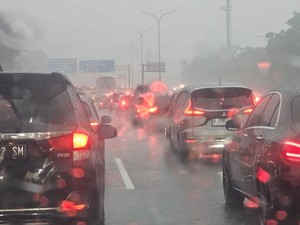Video Viral Mobil Pecah Ban Massal di Tol Jagorawi, Jasa Marga Buka Suara