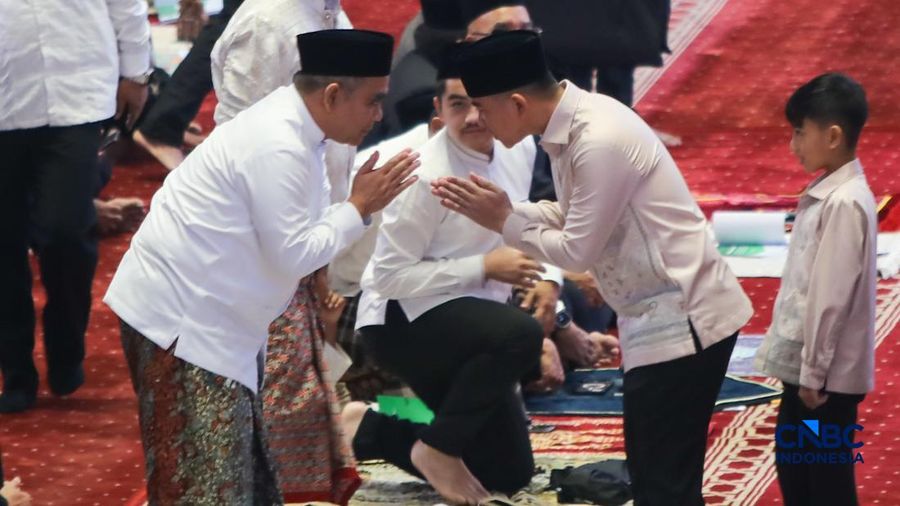 Wakil Presiden (Wapres) RI Gibran Rakabuming Raka menunaikan salat Idulfitri 1447 H di Masjid Istiqlal, Jakarta, Sabtu (21/3/2026). (CNBC Indonesia/Faisal Rahman)