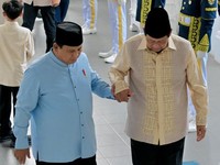 Momen Jokowi-SBY Gandeng Prabowo Rayakan Lebaran di Istana