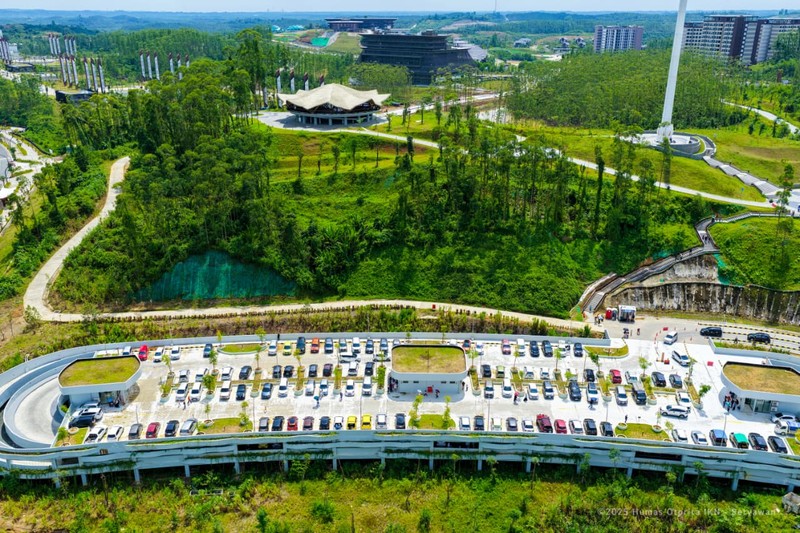 KIPP Nusantara dibuka untuk kunjungan publik saat libur panjang, masyarakat dapat melihat langsung pembangunan IKN dengan fasilitas shuttle bus dan layanan pendukung. (Dok. Humas Otorita IKN)