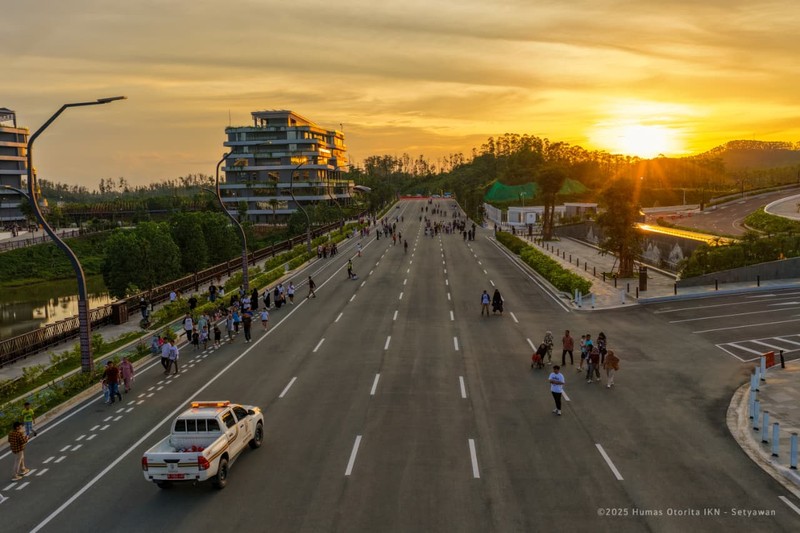 KIPP Nusantara dibuka untuk kunjungan publik saat libur panjang, masyarakat dapat melihat langsung pembangunan IKN dengan fasilitas shuttle bus dan layanan pendukung. (Dok. Humas Otorita IKN)