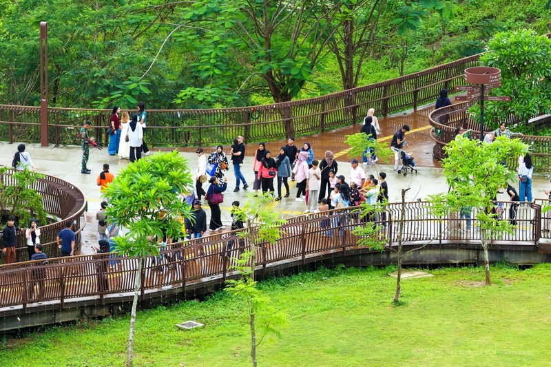 KIPP Nusantara dibuka untuk kunjungan publik saat libur panjang, masyarakat dapat melihat langsung pembangunan IKN dengan fasilitas shuttle bus dan layanan pendukung. (Dok. Humas Otorita IKN)