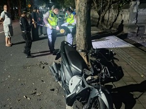Pemotor Wanita Tewas Usai Tabrak Pohon di Sesetan Denpasar
