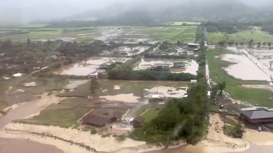 Rekaman udara yang dirilis Penjaga Pantai Amerika Serikat pada Jumat (20/3/2026) menunjukkan banjir parah yang melanda wilayah Hawaii, khususnya di Pulau Oahu. (Tangkapan Layar Video Reuters/U.S. COAST GUARD HANDOUT)