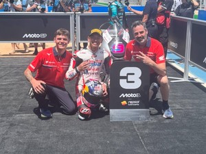 Veda Ega Jadi Orang Indonesia Pertama di Podium Moto3: Alhamdulillah!