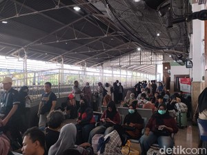 Arus Balik, 1.757 Penumpang Padati Stasiun Sidoarjo