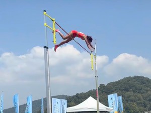 Diva Raih Emas di Kejuaraan Lompat Galah Taiwan