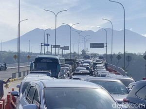 Exit Tol Parungkuda hingga Simpang Cikidang Padat, Akses Wisata Tersendat