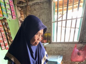 Kisah Nenek Mas Amah Tetap Berjuang untuk Masa Depan Cucu