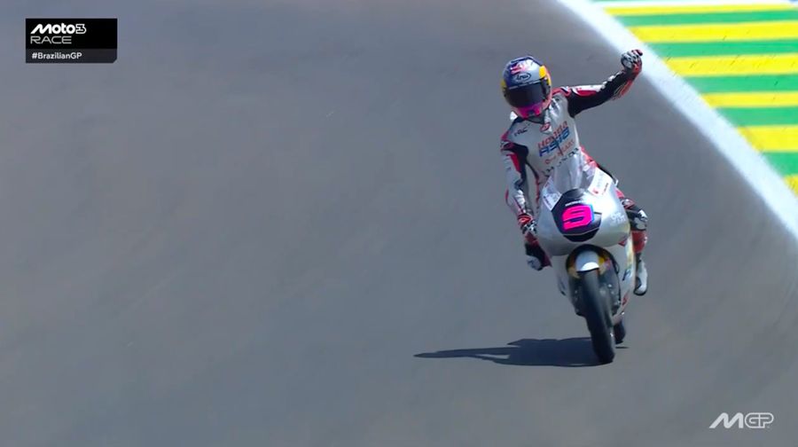 Pembalap Indonesia Veda Ega Pratama kembali cetak sejarah dengan meraih podium ketiga pada balapan Moto3 Brasil 2026 di Sirkuit Ayrton Senna, Minggu (22/3/2026). (Dok. MotoGP)