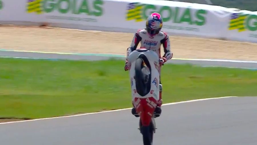 Pembalap Indonesia Veda Ega Pratama kembali cetak sejarah dengan meraih podium ketiga pada balapan Moto3 Brasil 2026 di Sirkuit Ayrton Senna, Minggu (22/3/2026). (Dok. MotoGP)