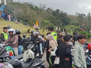 Wisata Gunung Dempo Dipadati Pengunjung, Polisi Atur Lalu Lintas