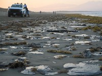 Potret Minyak Mentah Tumpah di Laut saat Dunia di Ambang Krisis BBM