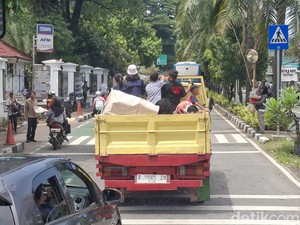 Cerita Warga Depok Ajak 16 Keluarga hingga Tetangga Naik Truk ke Ragunan
