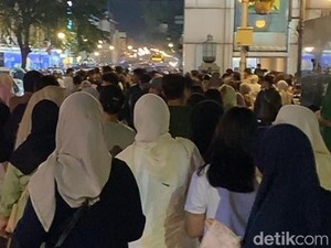 Cerita Pemudik Asal Jakarta Nikmati Malam di Asia Afrika Bandung