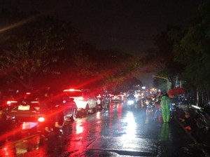 Banjir Rendam Jalur Pantura Pasuruan, Lalin Lumpuh dan Dialihkan