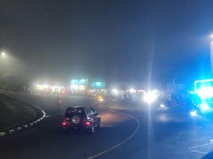Kabut Selimuti Jalur Puncak di Arus Balik Lebaran, Pengendara Diminta Waspada