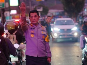 Kisah Pengabdian Polisi di Jalur Wisata Ciwidey Saat Lebaran