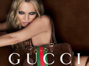 Aksi Dua Model Seksi Beda Generasi di Iklan Tas Terbaru Gucci Era Demna