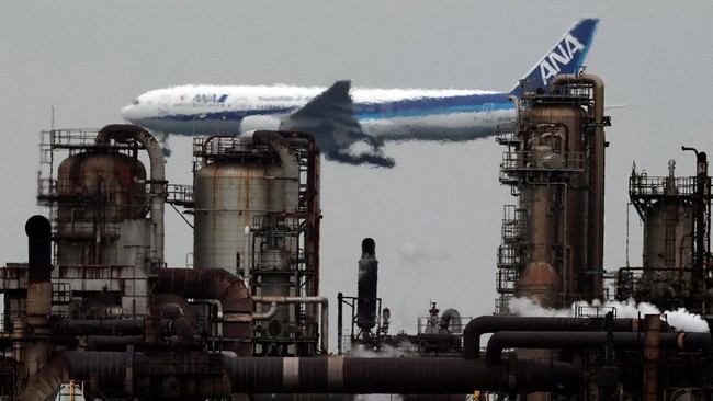 Harga Minyak Melonjak Tajam Usai Trump 'Ngamuk' ke Iran