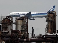 Harga Minyak Melonjak Tajam Usai Trump 'Ngamuk' ke Iran