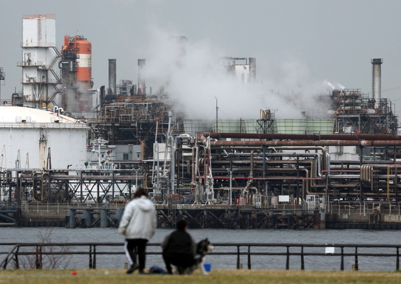 Kilang minyak, di Zona Industri Keihin di Kawasaki, selatan Tokyo, Jepang, 17 Maret 2026. ( REUTERS/Issei Kato)