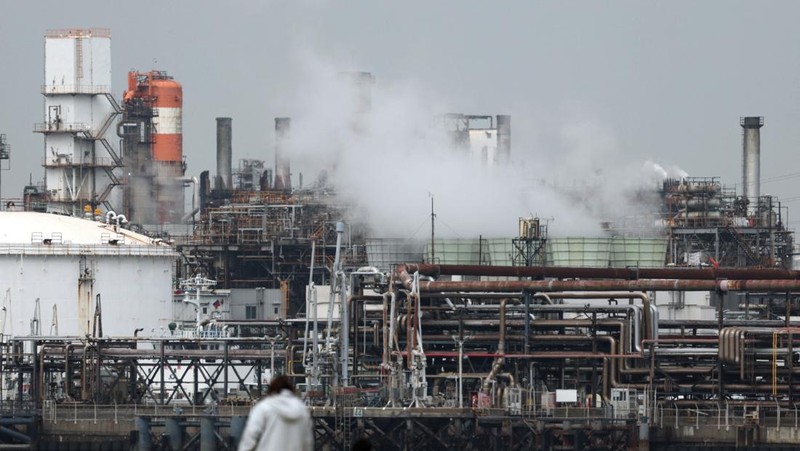 Kilang minyak, di Zona Industri Keihin di Kawasaki, selatan Tokyo, Jepang, 17 Maret 2026. ( REUTERS/Issei Kato)