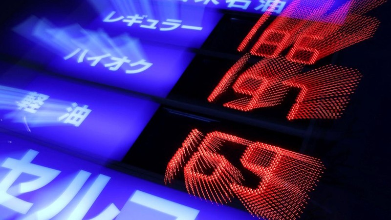 Kilang minyak, di Zona Industri Keihin di Kawasaki, selatan Tokyo, Jepang, 17 Maret 2026. ( REUTERS/Issei Kato)