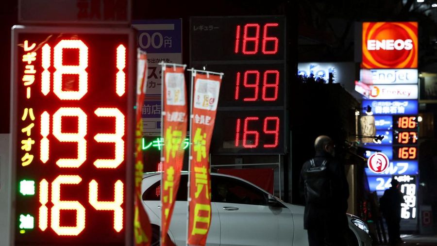 Kilang minyak, di Zona Industri Keihin di Kawasaki, selatan Tokyo, Jepang, 17 Maret 2026. ( REUTERS/Issei Kato)