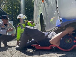 Antisipasi Kecelakaan, Petugas Perketat Ramp Check di Jalur Ciwidey