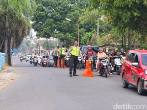 Jalur Blitar-Malang Padat, Barrier Dipasang di 5 Titik Cegah Kemacetan