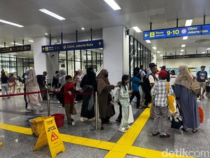 KRL Berhenti di Gambir, Peran Stasiun Manggarai sebagai Hub Tergeser?