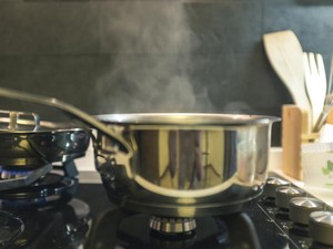 Teflon Vs Stainless Steel, Apa Saja Plus-Minusnya untuk Memasak? Ini Kata Dokter