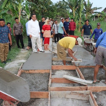 Bupati Blora 'Turun Gunung' Tinjau Jalan Rusak Desa Nglebak
